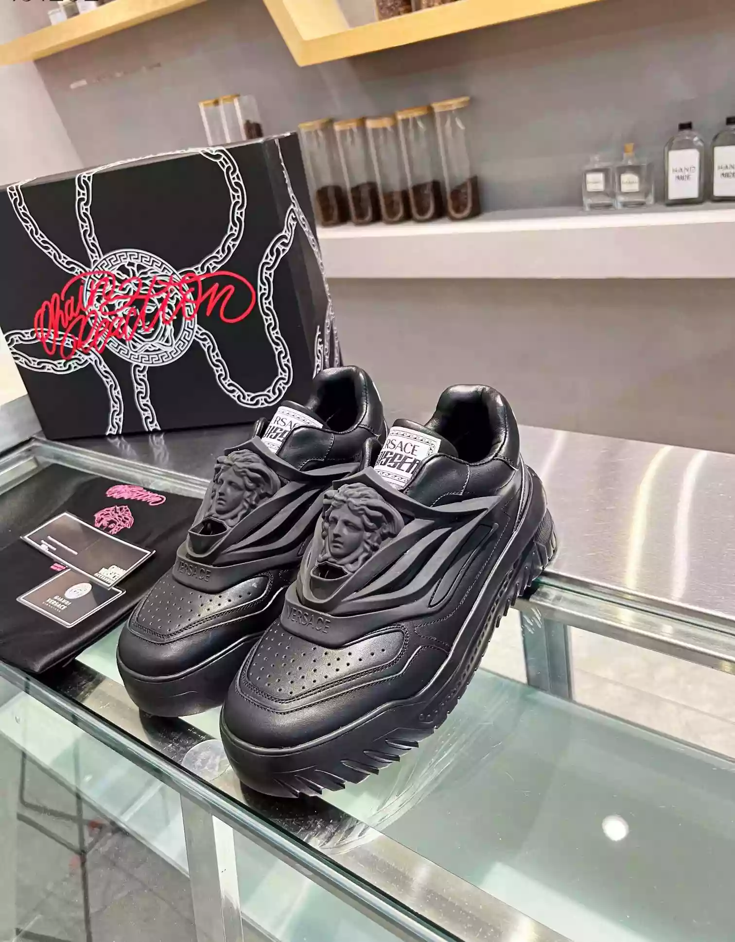 VERSACE WOMEN'S ODISSEA SNEAKERS IN BLACK LEATHER - VSS017