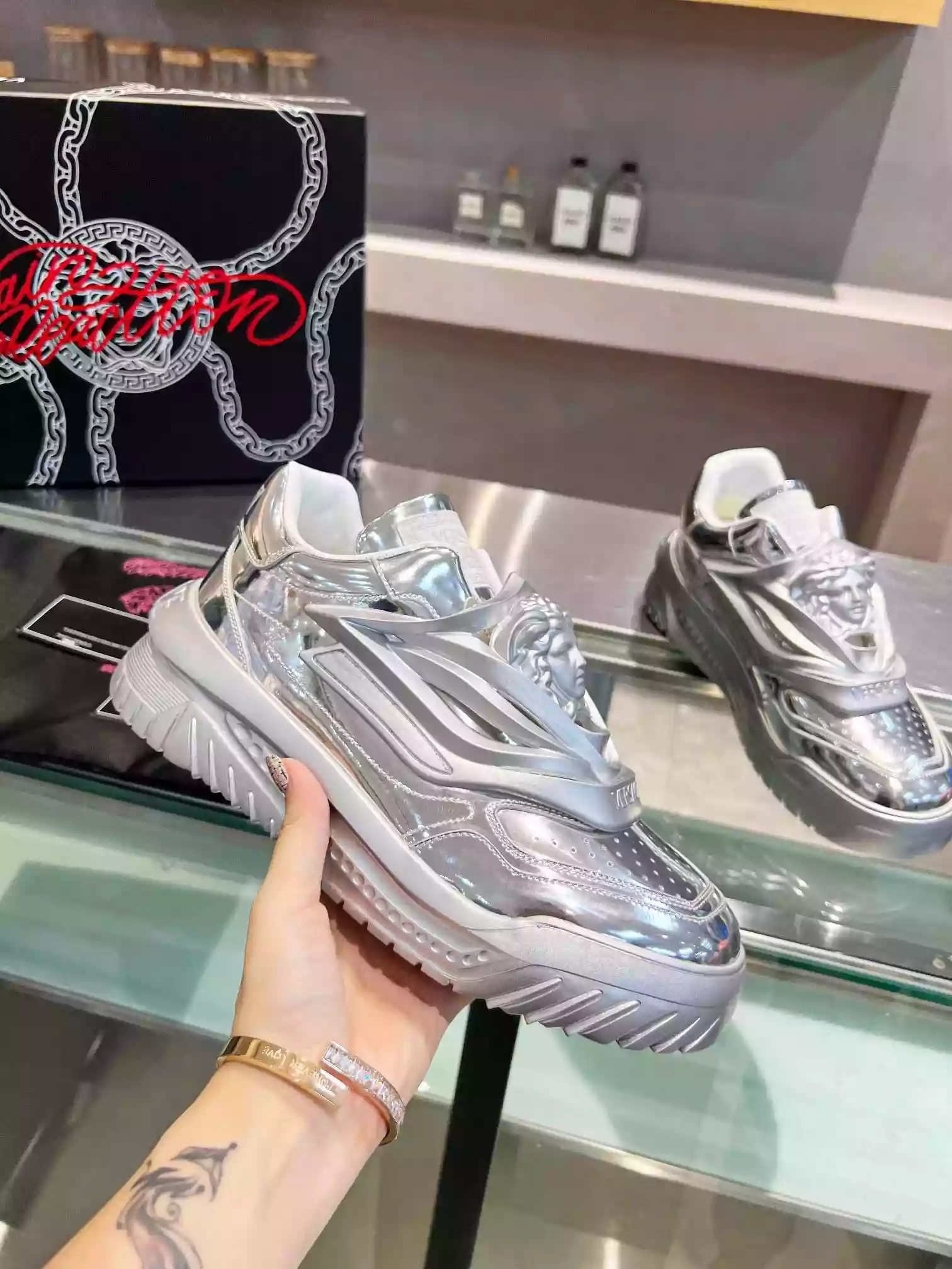 VERSACE WOMEN'S ODISSEA SNEAKERS IN SILVER LEATHER - VSS019