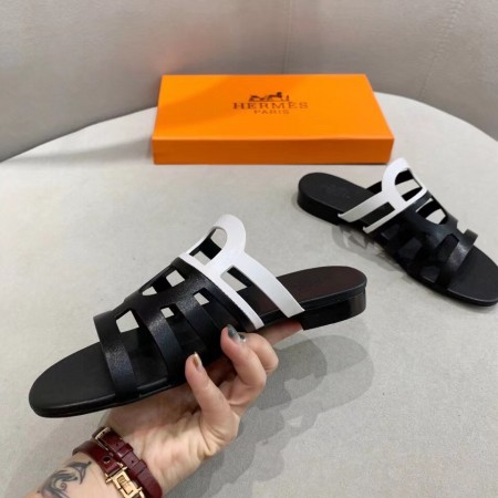 HERMES CAMELIA SLIDE SANDALS IN BLACK/WHITE CALFSKIN - HMSD140