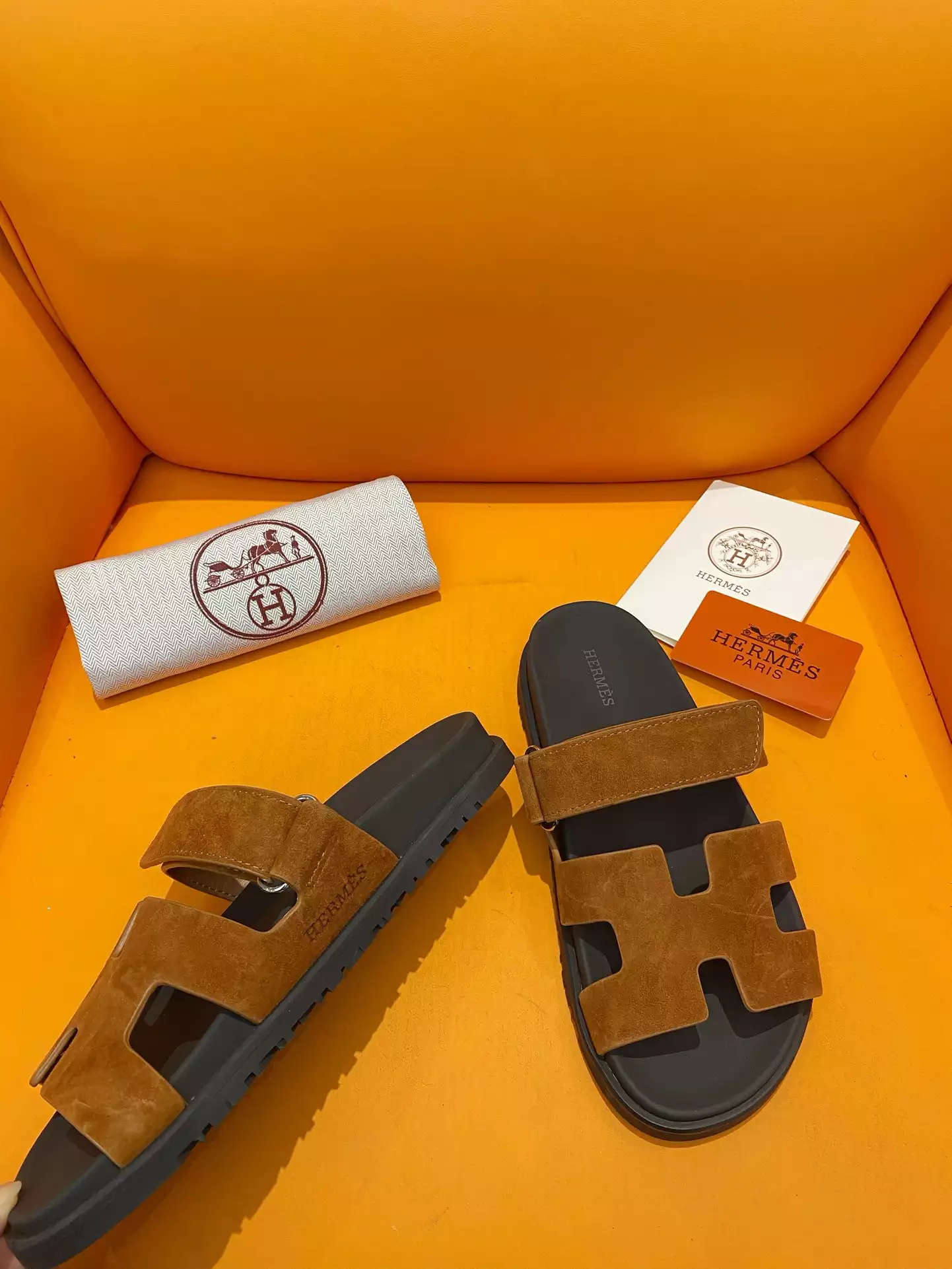HERMES MEN'S CHYPRE SANDALS IN BROWN SUEDE CALFSKIN - HMSD012