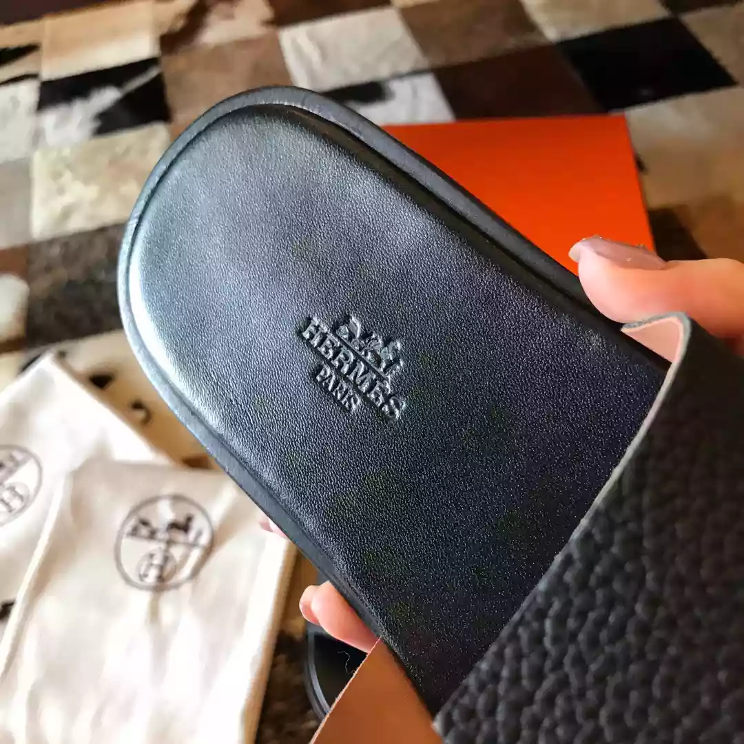 HERMES MEN'S IZMIR SANDALS IN BLACK CLEMENCE LEATHER - HMSD022