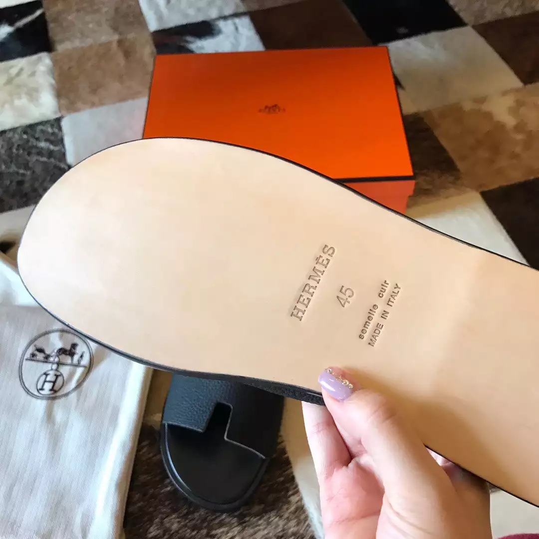 HERMES MEN'S IZMIR SANDALS IN BLACK CLEMENCE LEATHER - HMSD022