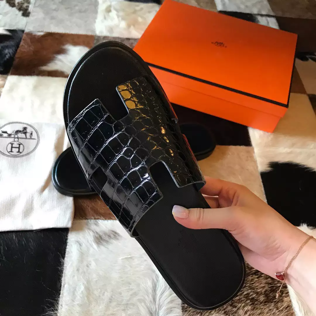 HERMES MEN'S IZMIR SANDALS IN BLACK SHINY NILOTICUS CROCODILE LEATHER - HMSD034