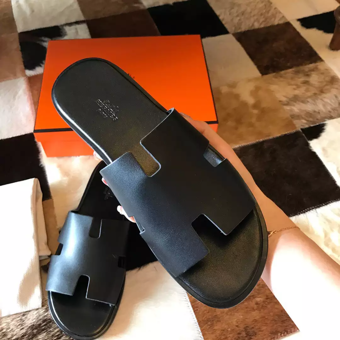 HERMES MEN'S IZMIR SANDALS IN BLACK SWIFT CALFSKIN - HMSD017