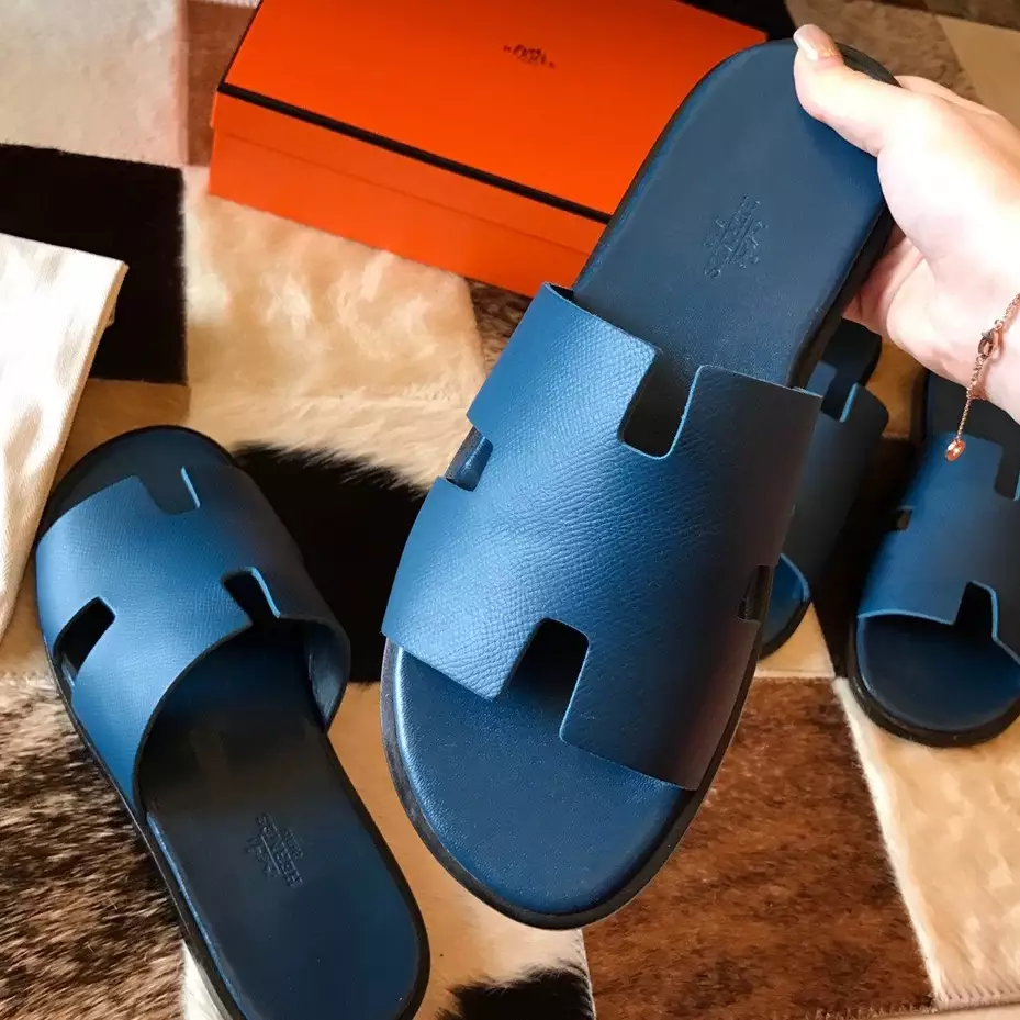 HERMES MEN'S IZMIR SANDALS IN COLVERT EPSOM CALFSKIN - HMSD025