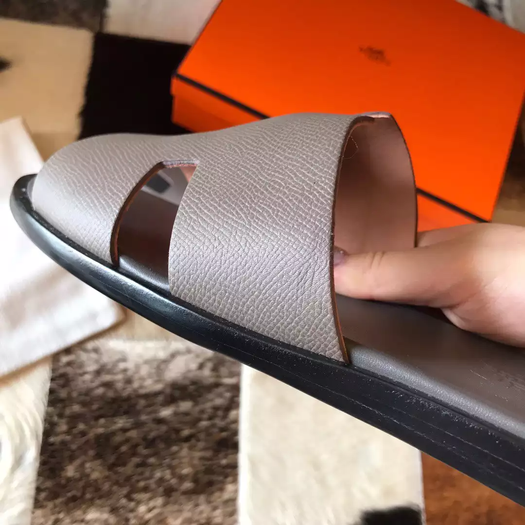 HERMES MEN'S IZMIR SANDALS IN GREY EPSOM CALFSKIN - HMSD027