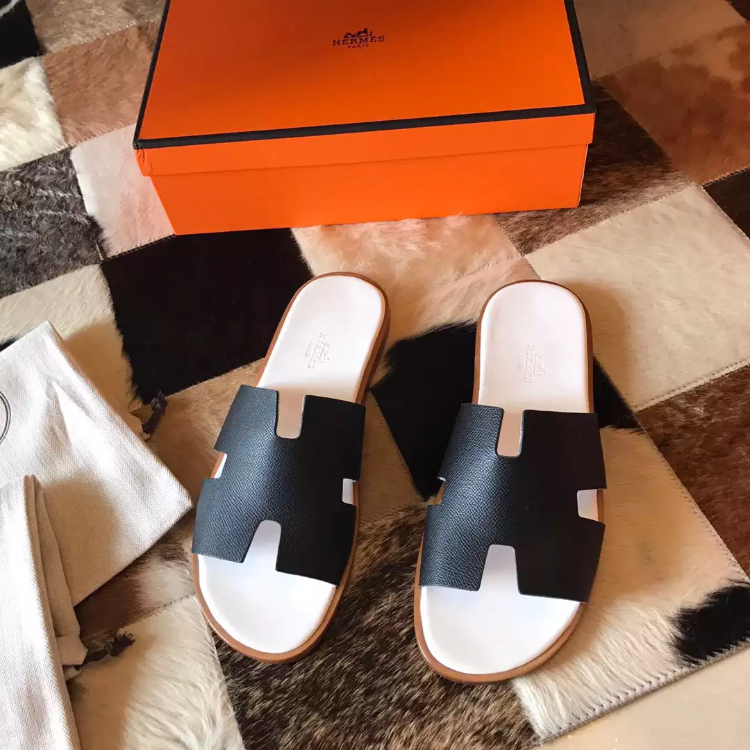 HERMES MEN'S IZMIR SANDALS IN NOIR EPSOM CALFSKIN - HMSD029