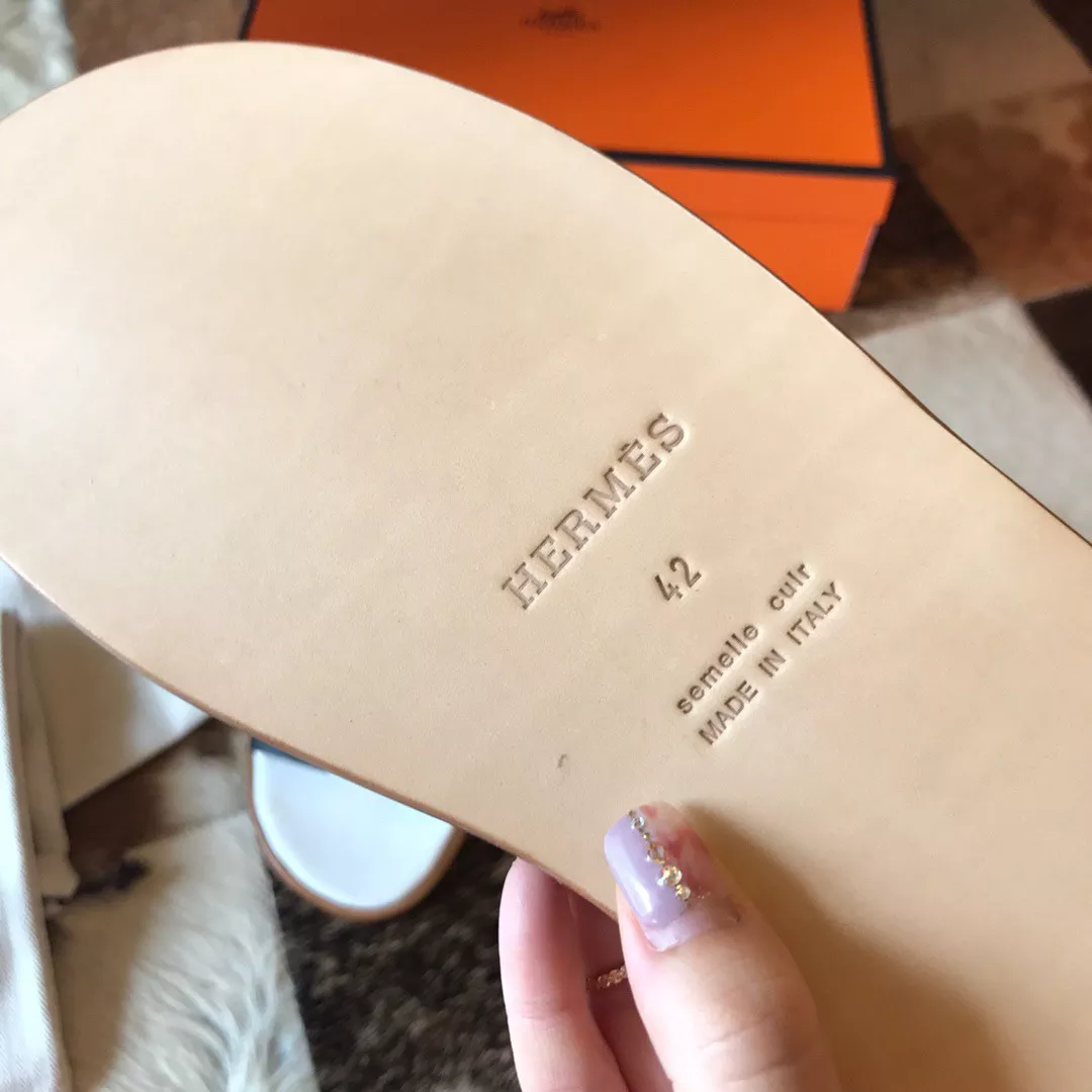 HERMES MEN'S IZMIR SANDALS IN NOIR EPSOM CALFSKIN - HMSD029