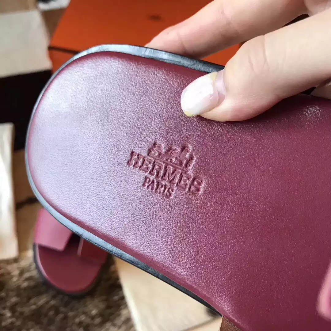 HERMES MEN'S IZMIR SANDALS IN RUBY EPSOM CALFSKIN - HMSD031