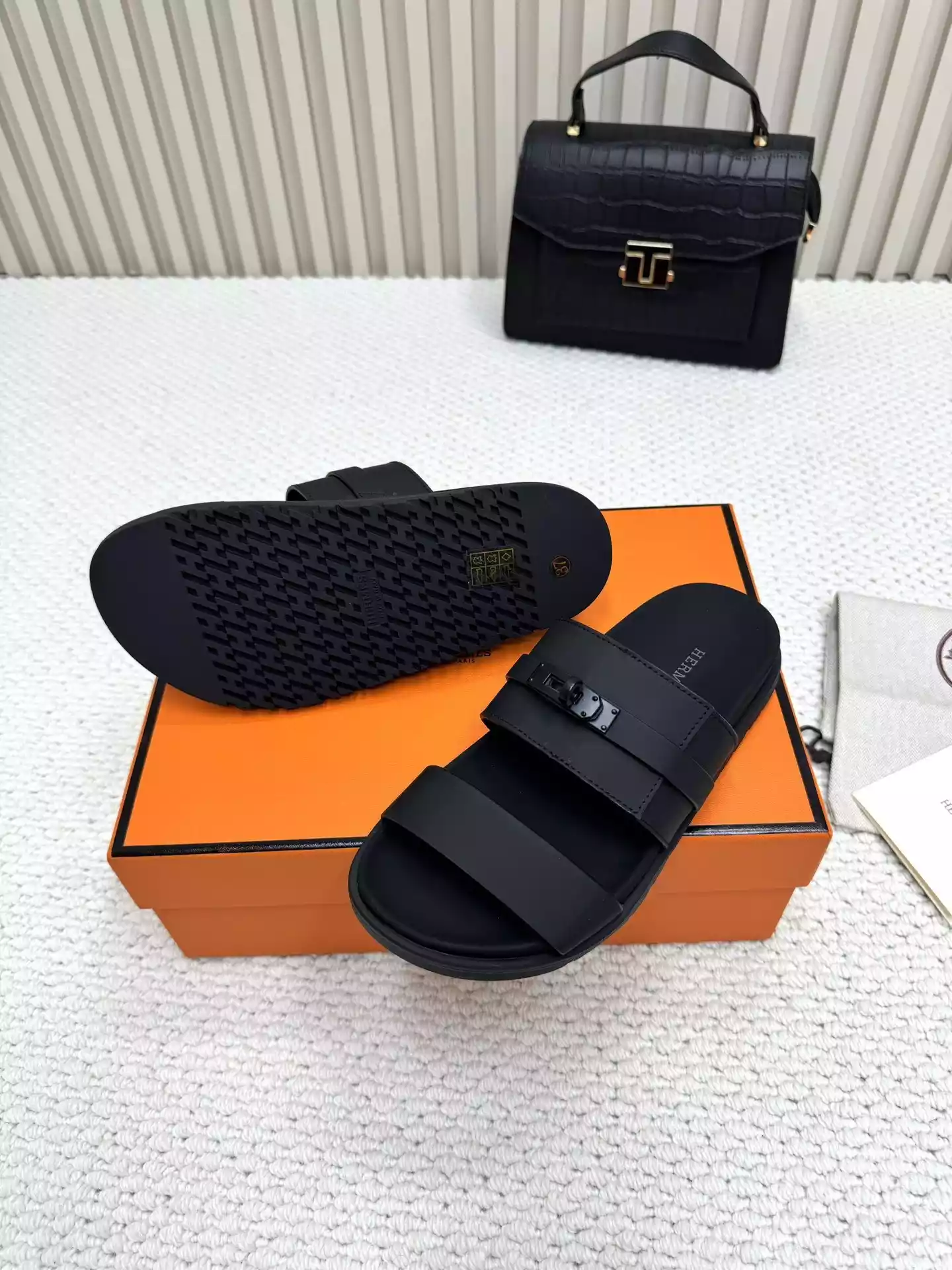 HERMES MEN'S JACKSON SANDAL IN BLACK CALFSKIN - HMSD042
