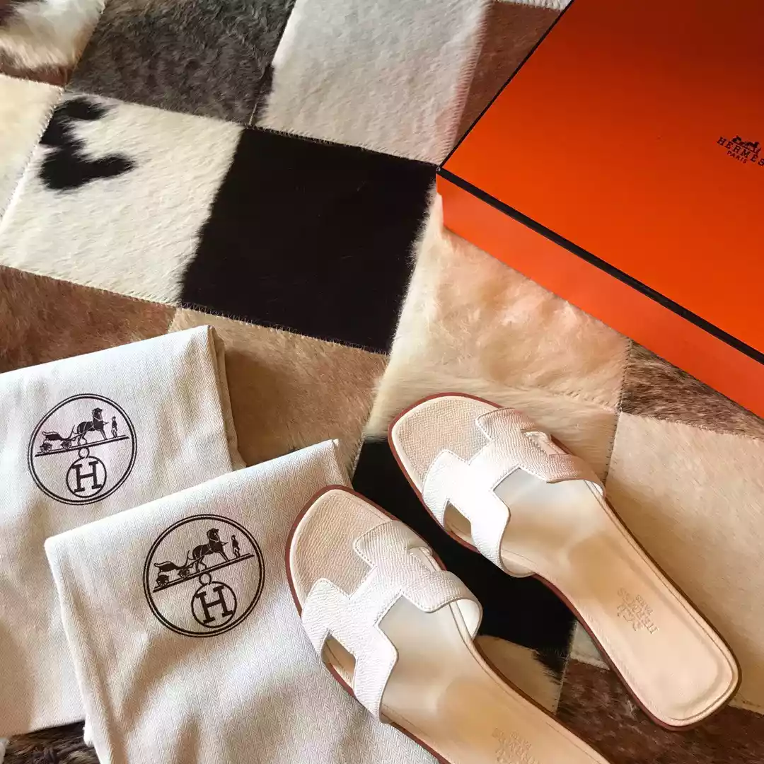 HERMES ORAN SLIDE SANDALS IN BETON EPSOM CALFSKIN - HMSD065