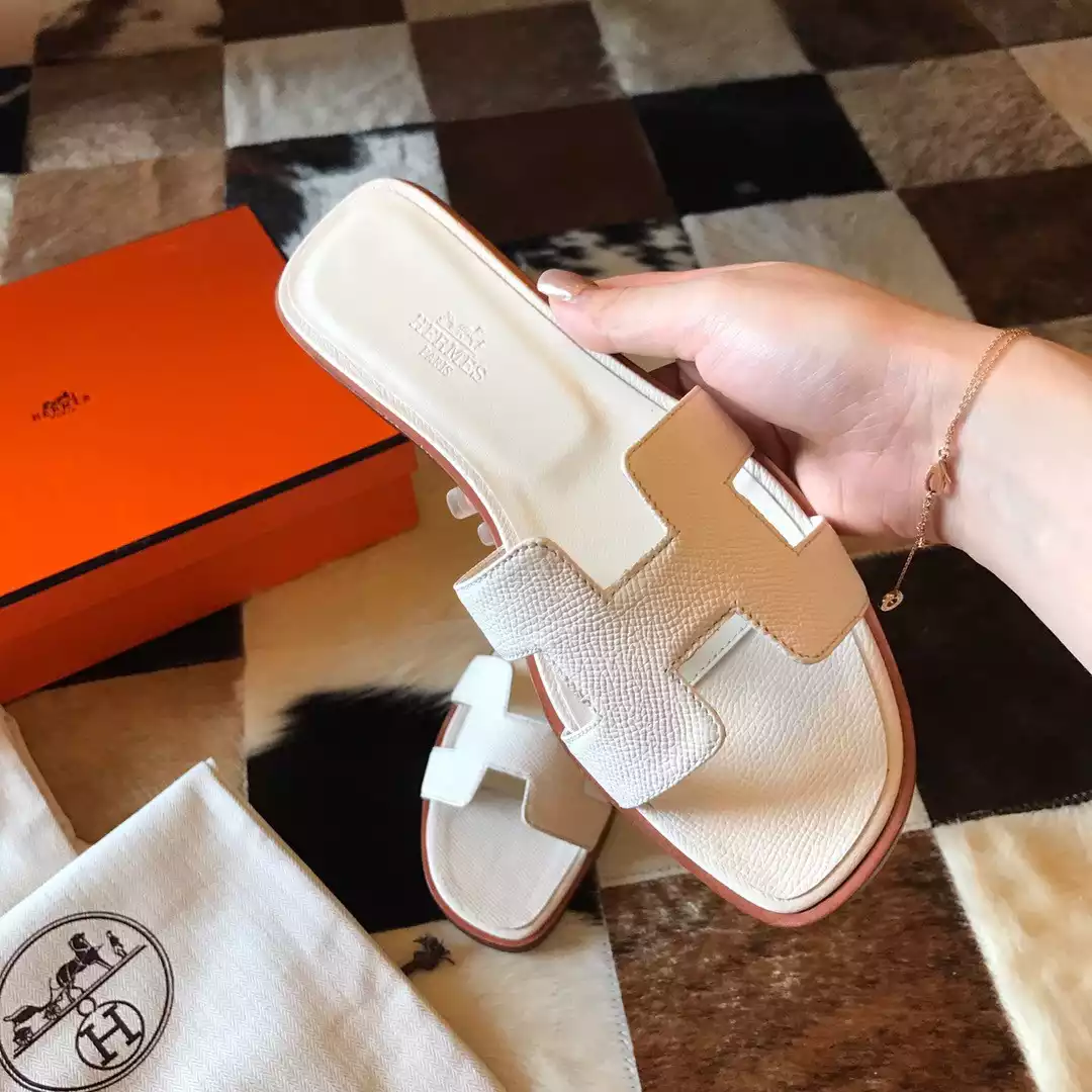 HERMES ORAN SLIDE SANDALS IN BETON EPSOM CALFSKIN - HMSD065