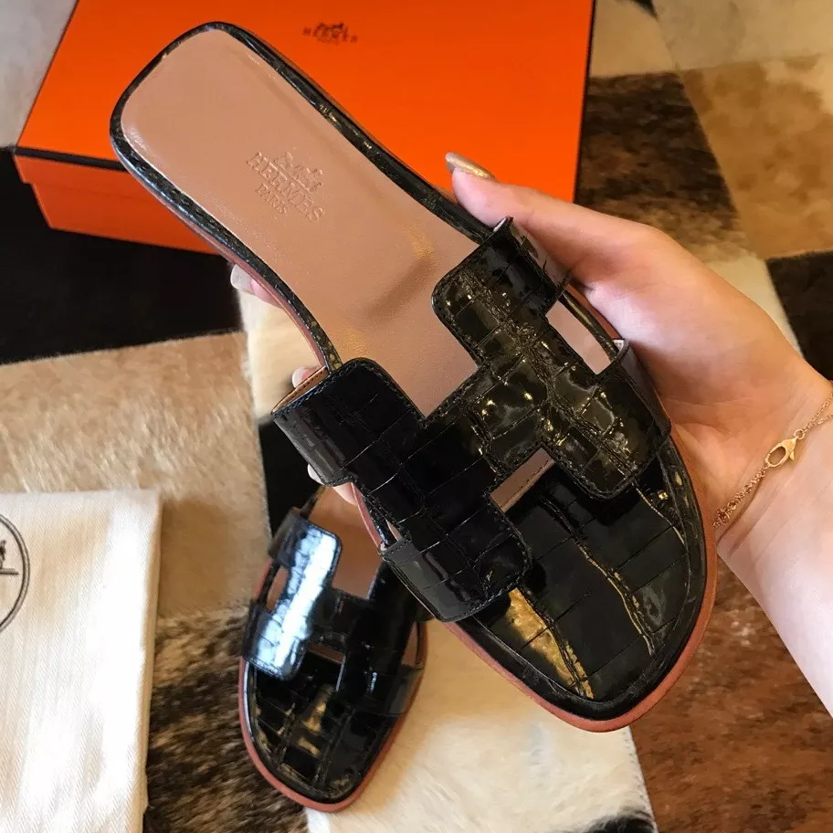 HERMES ORAN SLIDE SANDALS IN BLACK SHINY NILOTICUS CROCODILE SKIN - HMSD046