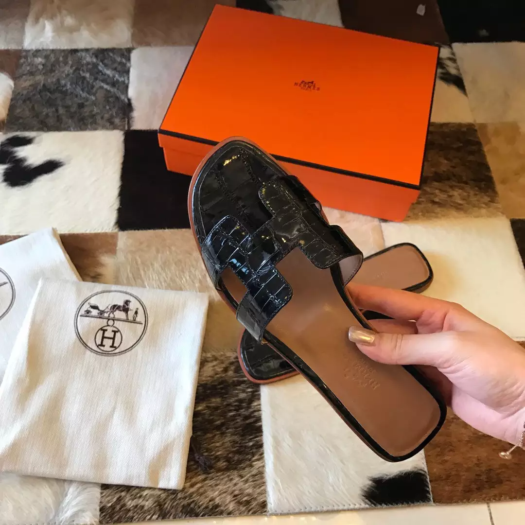 HERMES ORAN SLIDE SANDALS IN BLACK SHINY NILOTICUS CROCODILE SKIN - HMSD046