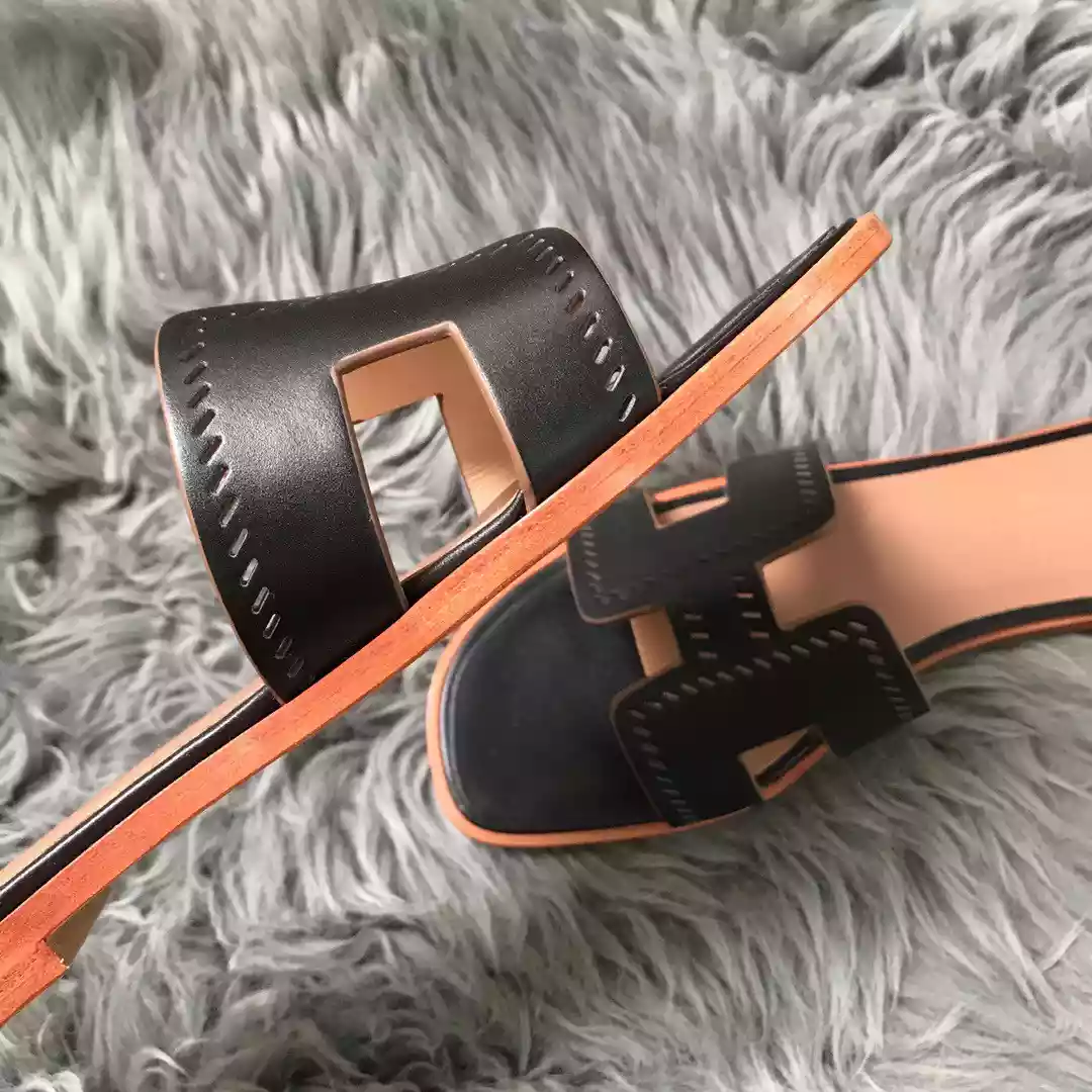 HERMES ORAN SLIDE SANDALS IN BLACK SWIFT PERFORATED CALFSKIN - HMSD100