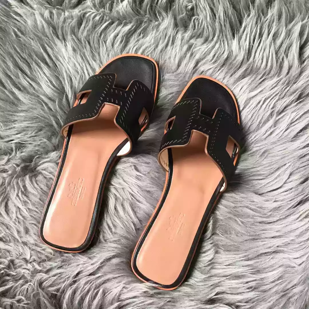 HERMES ORAN SLIDE SANDALS IN BLACK SWIFT PERFORATED CALFSKIN - HMSD100