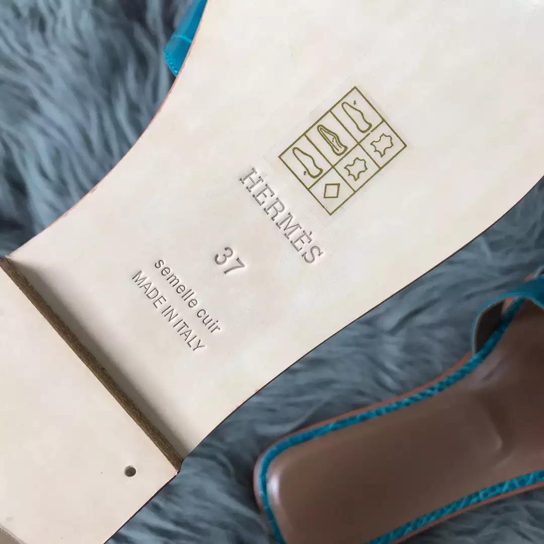 HERMES ORAN SLIDE SANDALS IN BLUE PAON SHINY NILOTICUS CROCODILE SKIN - HMSD061