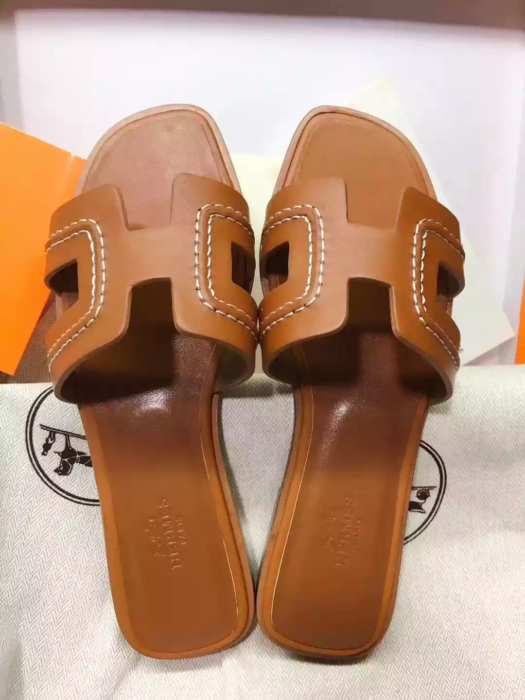 HERMES ORAN SLIDE SANDALS IN BROWN LEATHER WITH STITCHED - HMSD043