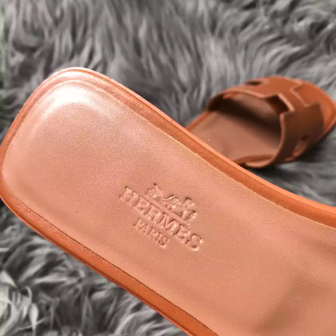 HERMES ORAN SLIDE SANDALS IN BROWN SWIFT CALFSKIN - HMSD129