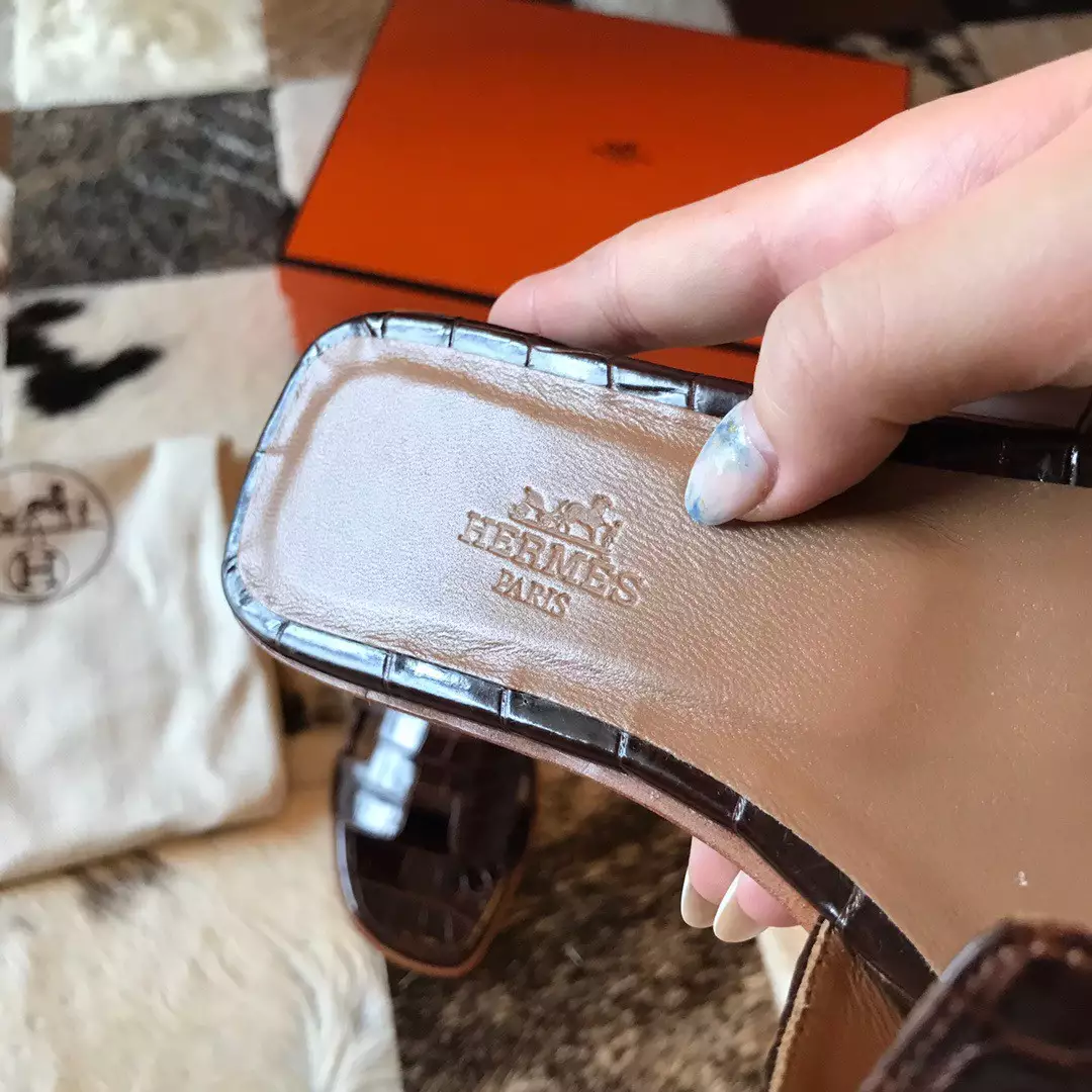 HERMES ORAN SLIDE SANDALS IN BURGUNDY SHINY NILOTICUS CROCODILE SKIN - HMSD049