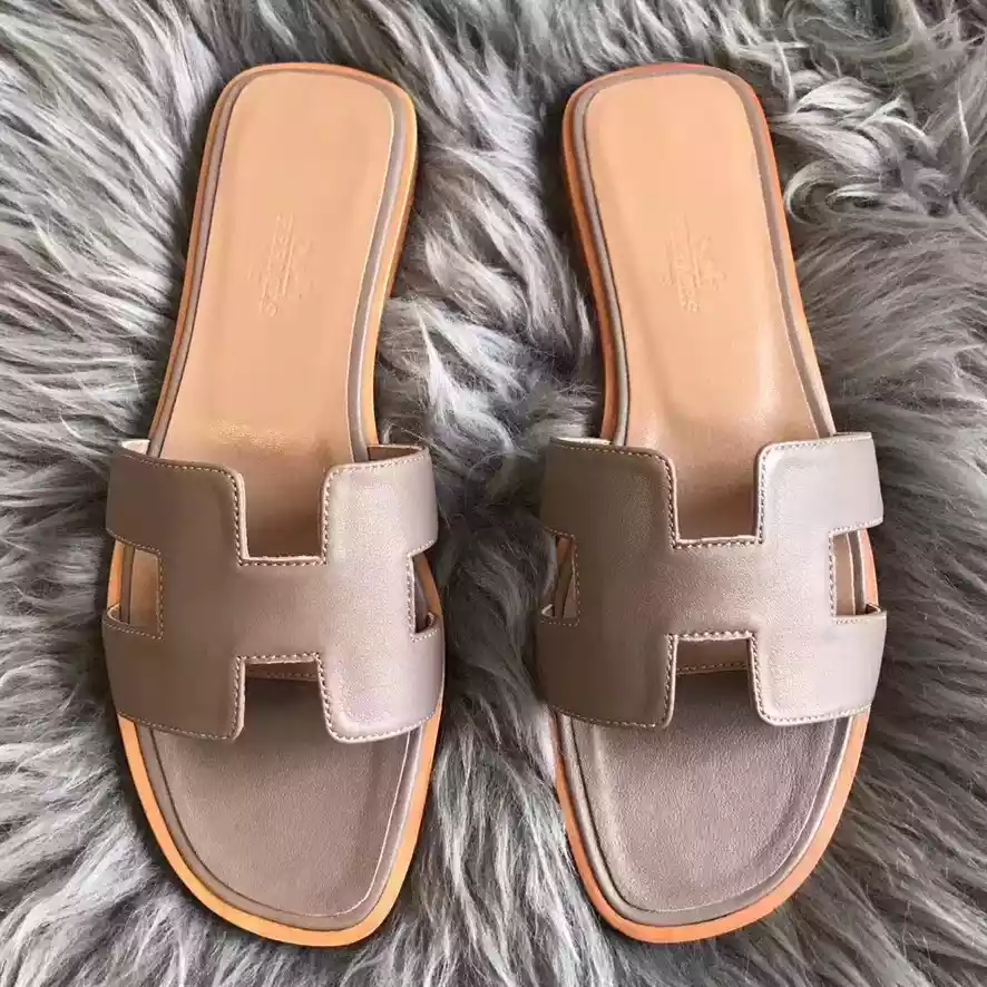 HERMES ORAN SLIDE SANDALS IN GREY SWIFT CALFSKIN - HMSD125