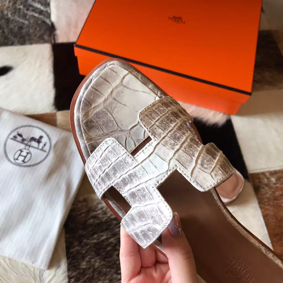 HERMES ORAN SLIDE SANDALS IN HIMALAYA NILOTICUS CROCODILE SKIN - HMSD059
