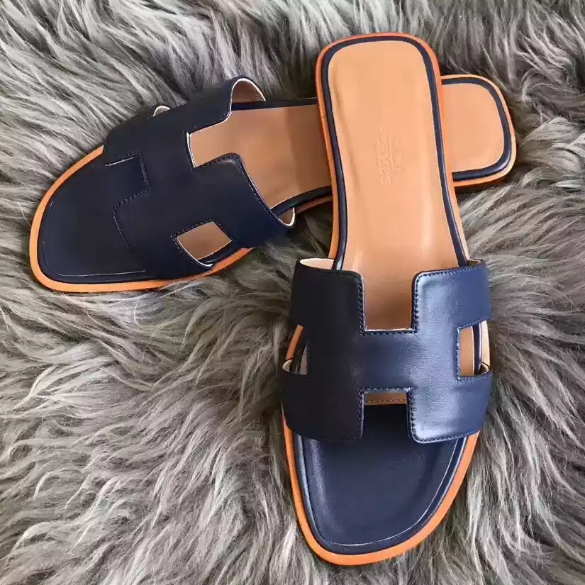 HERMES ORAN SLIDE SANDALS IN NAVY BLUE SWIFT CALFSKIN - HMSD126