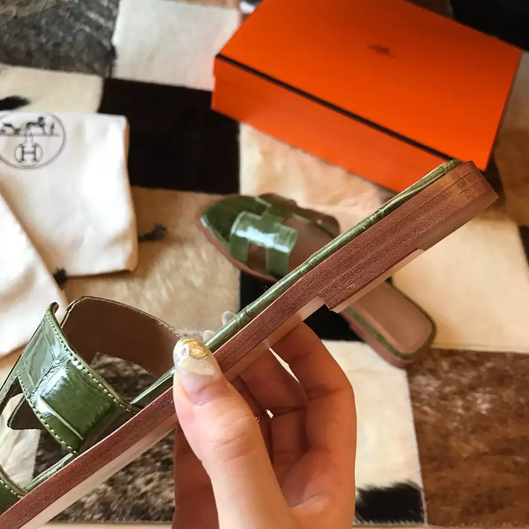 HERMES ORAN SLIDE SANDALS IN OLIVE SHINY NILOTICUS CROCODILE SKIN - HMSD058