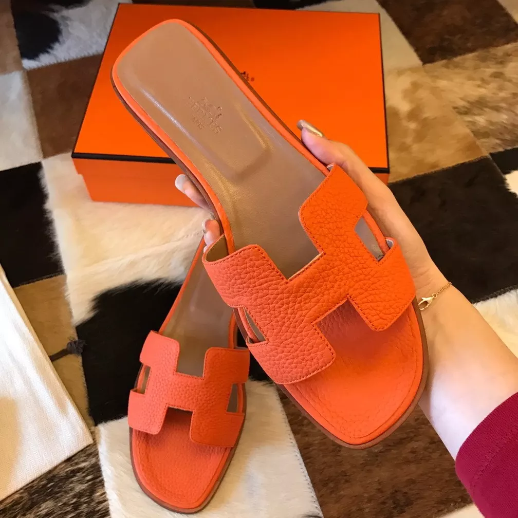 HERMES ORAN SLIDE SANDALS IN ORANGE CLEMENCE LEATHER - HMSD111