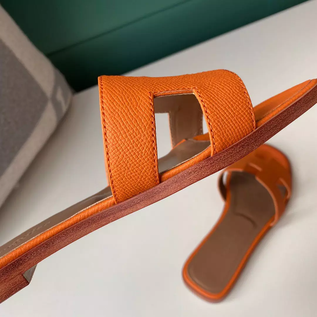 HERMES ORAN SLIDE SANDALS IN ORANGE EPSOM CALFSKIN - HMSD090