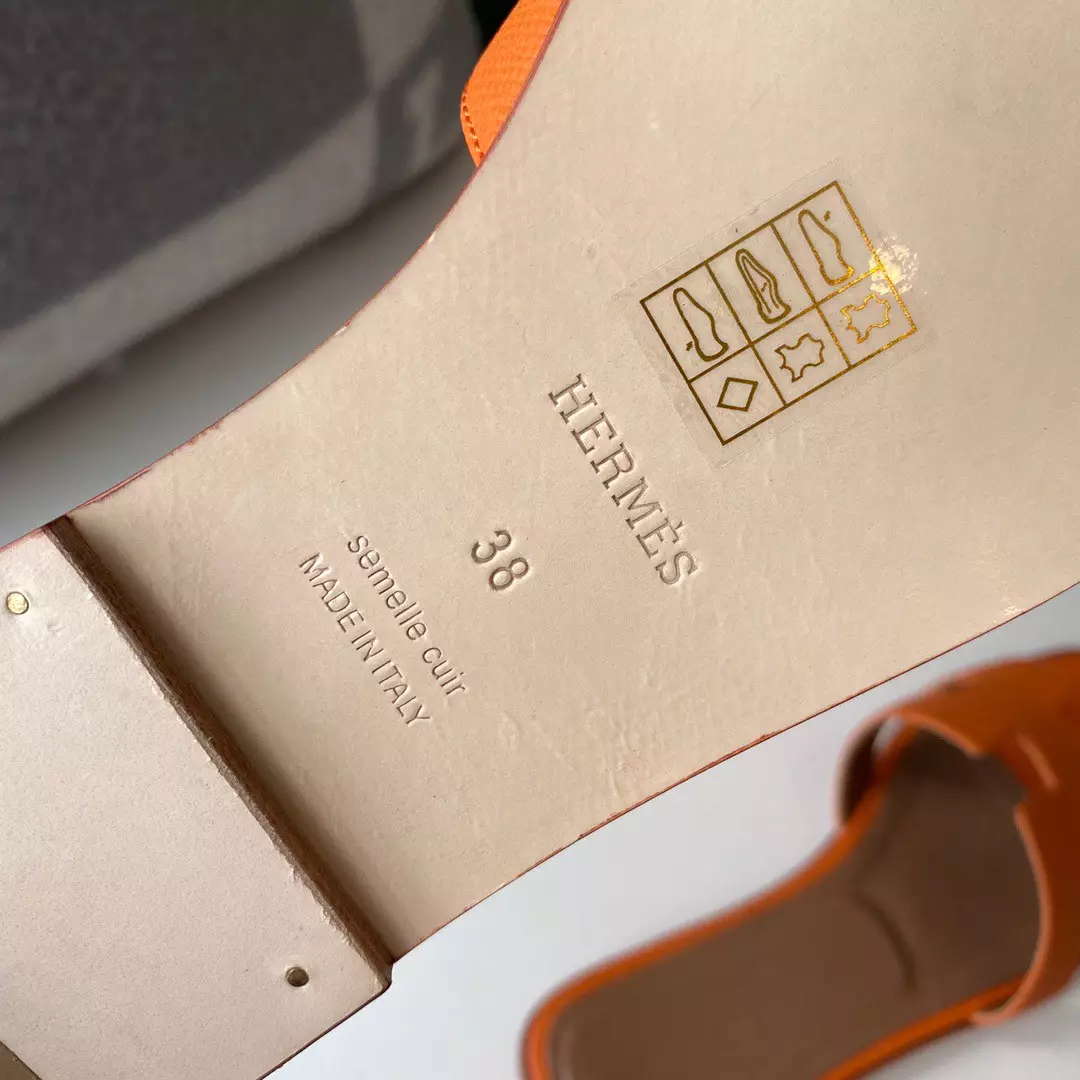 HERMES ORAN SLIDE SANDALS IN ORANGE EPSOM CALFSKIN - HMSD090