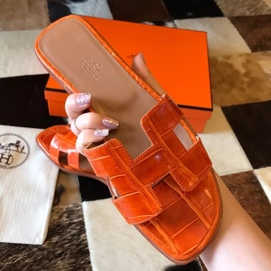 HERMES ORAN SLIDE SANDALS IN ORANGE SHINY NILOTICUS CROCODILE SKIN - HMSD051