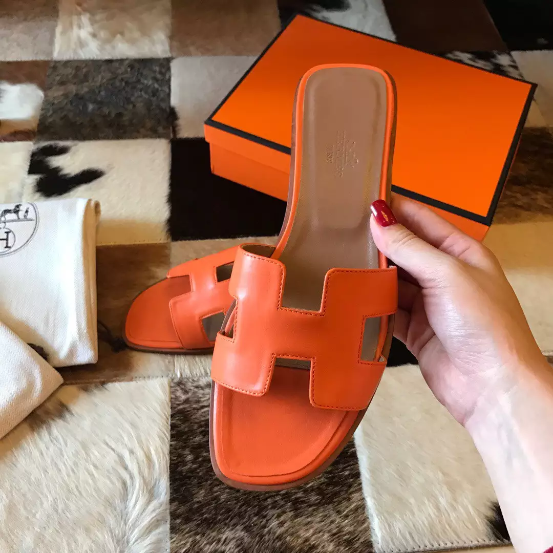 HERMES ORAN SLIDE SANDALS IN ORANGE SWIFT CALFSKIN - HMSD115