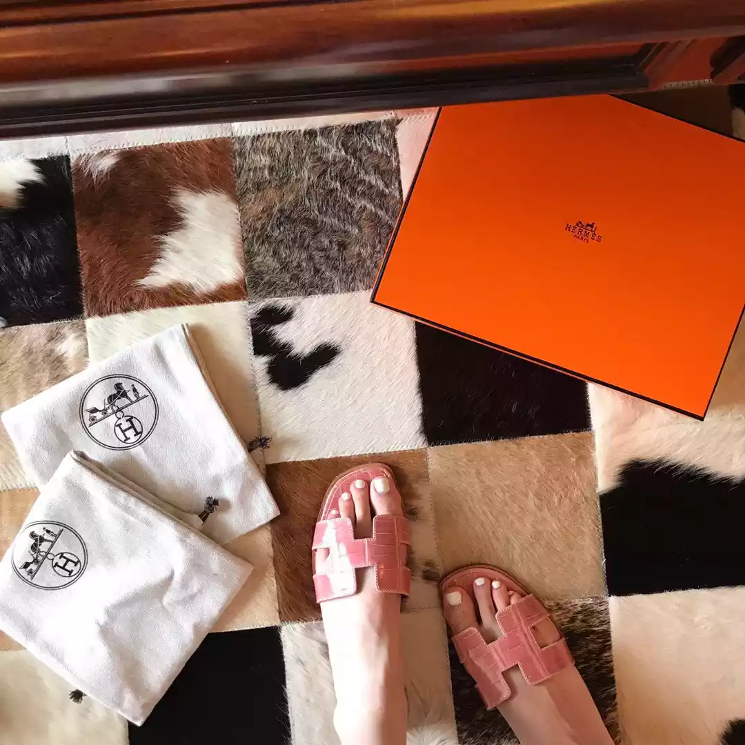 HERMES ORAN SLIDE SANDALS IN PINK SHINY NILOTICUS CROCODILE SKIN - HMSD053