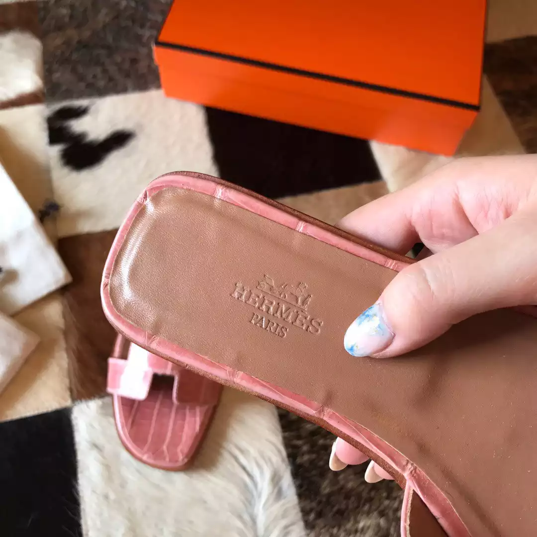 HERMES ORAN SLIDE SANDALS IN PINK SHINY NILOTICUS CROCODILE SKIN - HMSD053