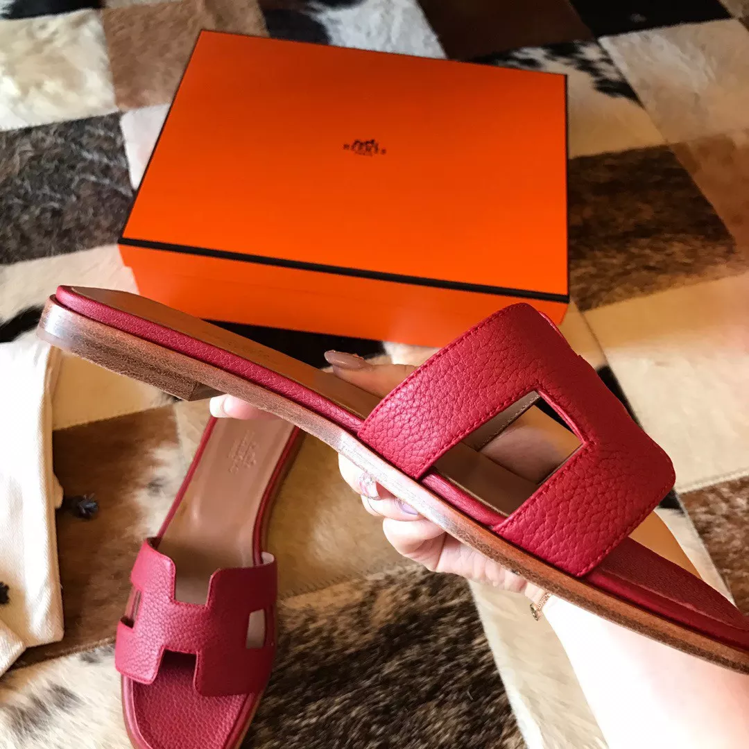 HERMES ORAN SLIDE SANDALS IN RED CLEMENCE LEATHER - HMSD112