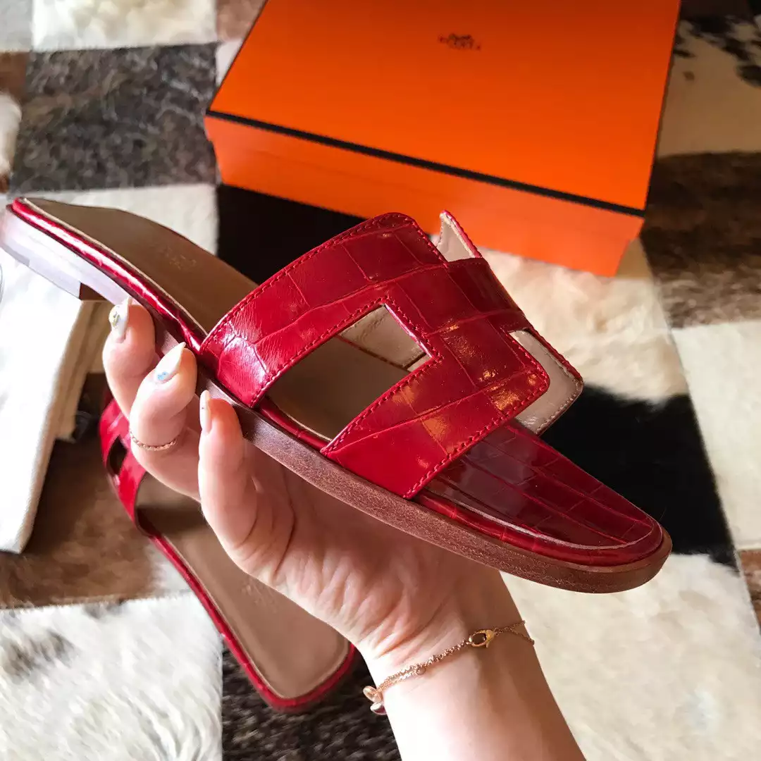HERMES ORAN SLIDE SANDALS IN RED SHINY NILOTICUS CROCODILE SKIN - HMSD055