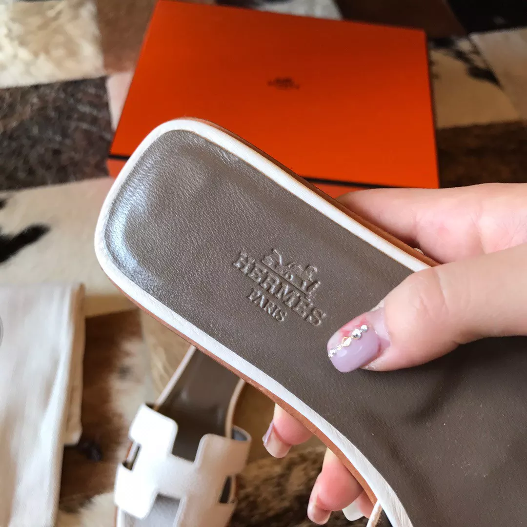 HERMES ORAN SLIDE SANDALS IN WHITE CLEMENCE LEATHER - HMSD108