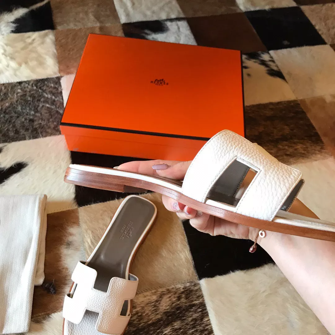 HERMES ORAN SLIDE SANDALS IN WHITE CLEMENCE LEATHER - HMSD108