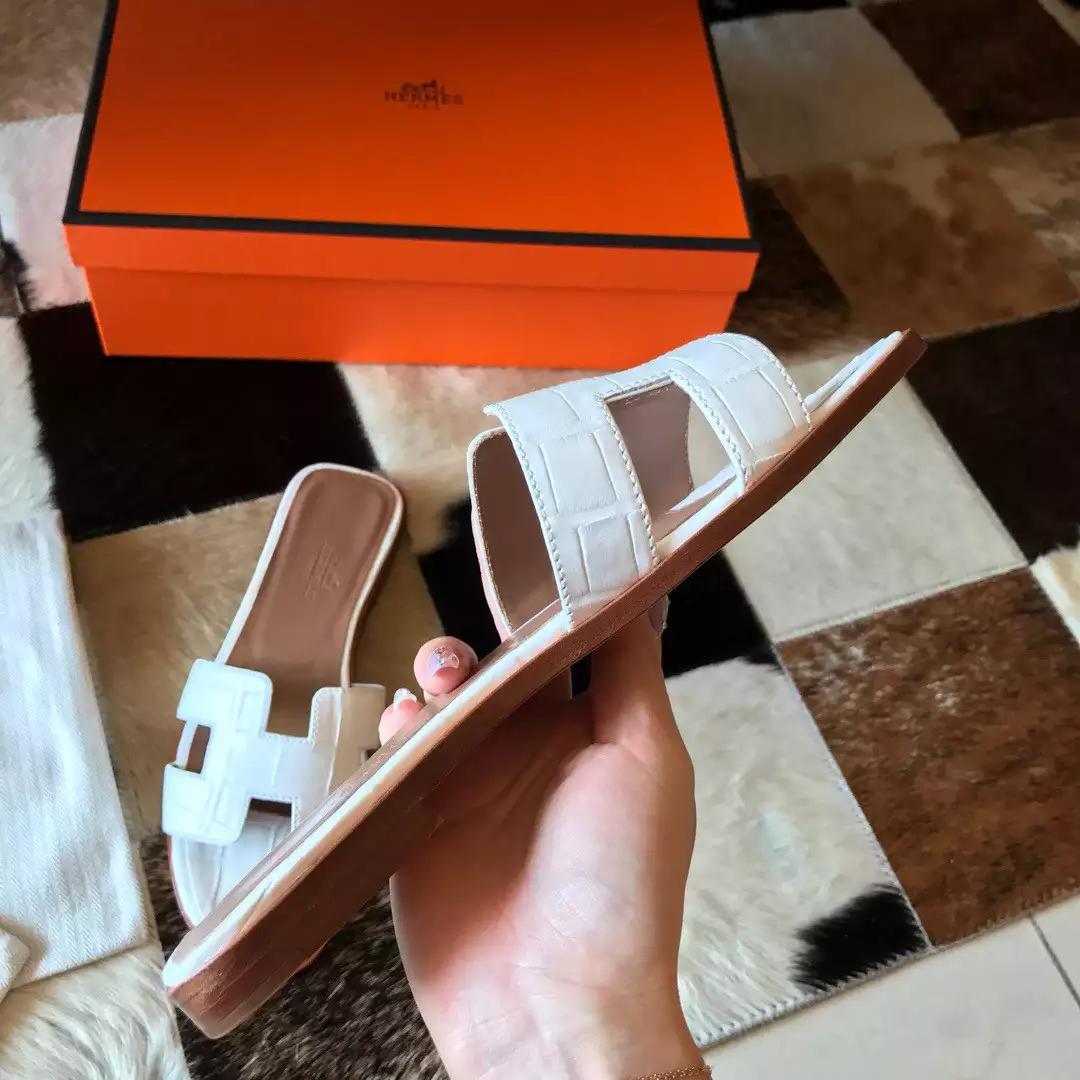 HERMES ORAN SLIDE SANDALS IN WHITE SHINY NILOTICUS CROCODILE SKIN - HMSD056