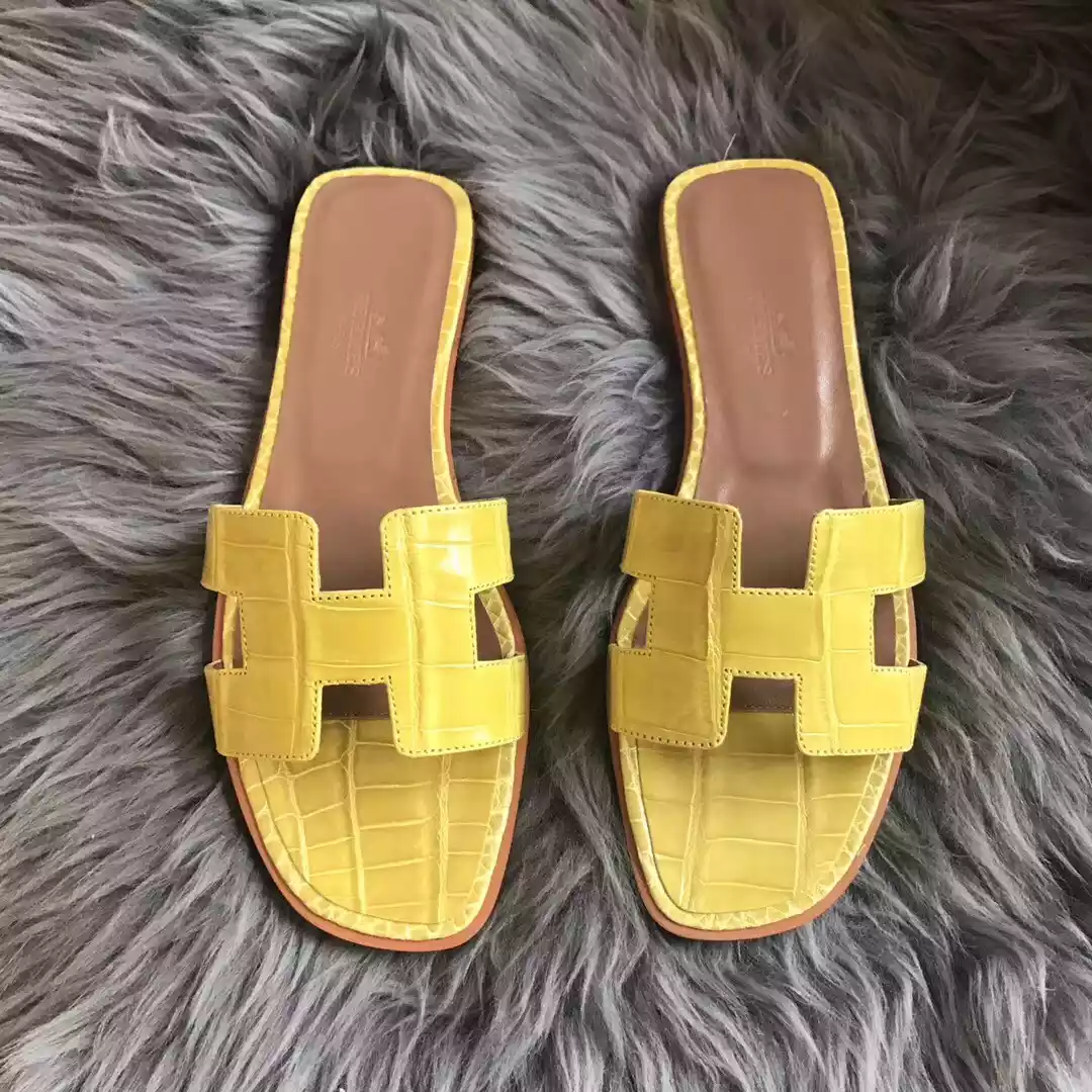 HERMES ORAN SLIDE SANDALS IN YELLOW SHINY NILOTICUS CROCODILE SKIN - HMSD062