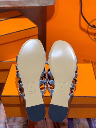 HERMES THALASSA SLIDE SANDALS IN SILVER LAMBSKIN - HMSD137