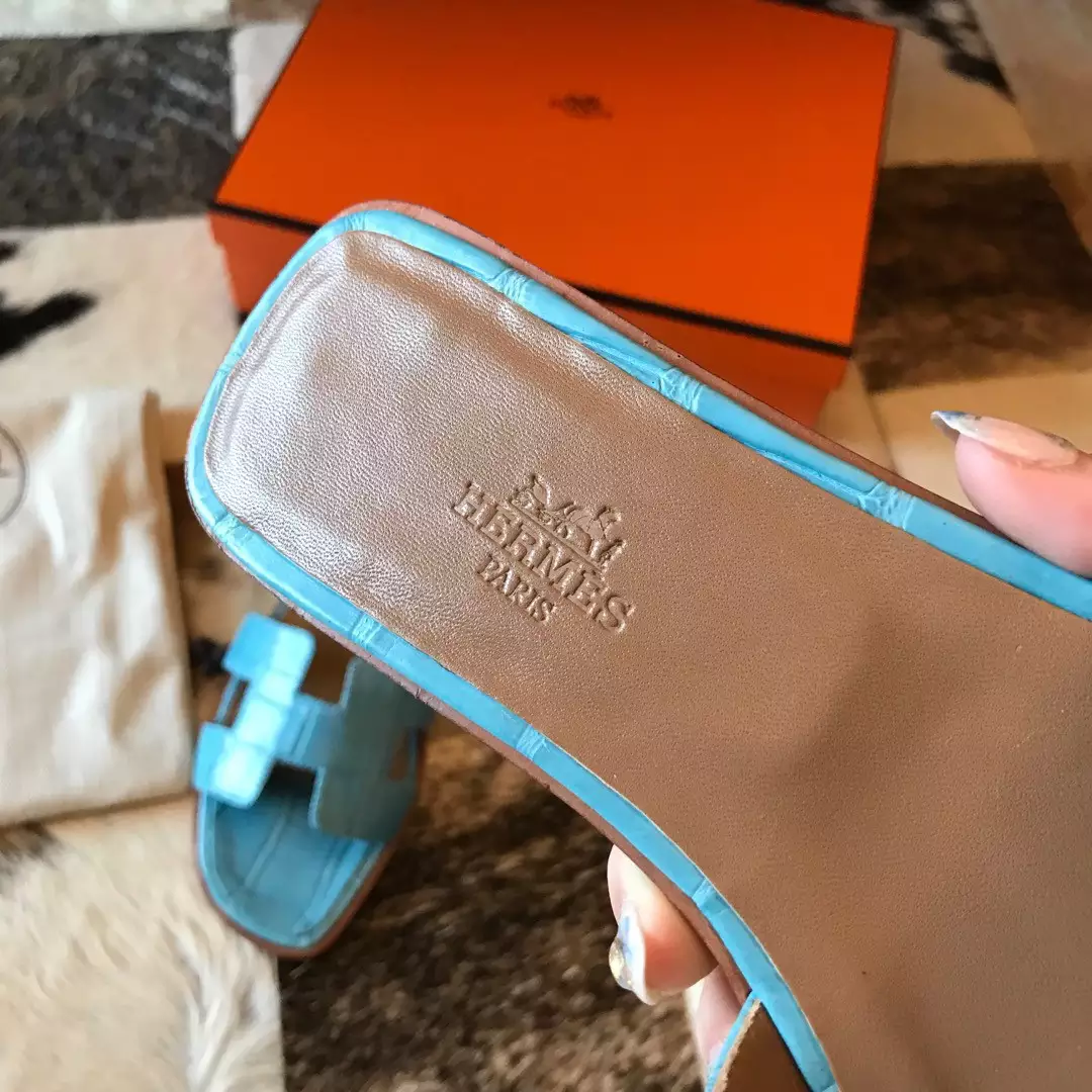 HERMES ORAN SLIDE SANDALS IN CELESTE SHINY NILOTICUS CROCODILE SKIN - HMSD048