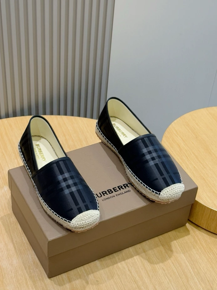 BURBERRY CANVAS STRAW BUCKET - BBR038