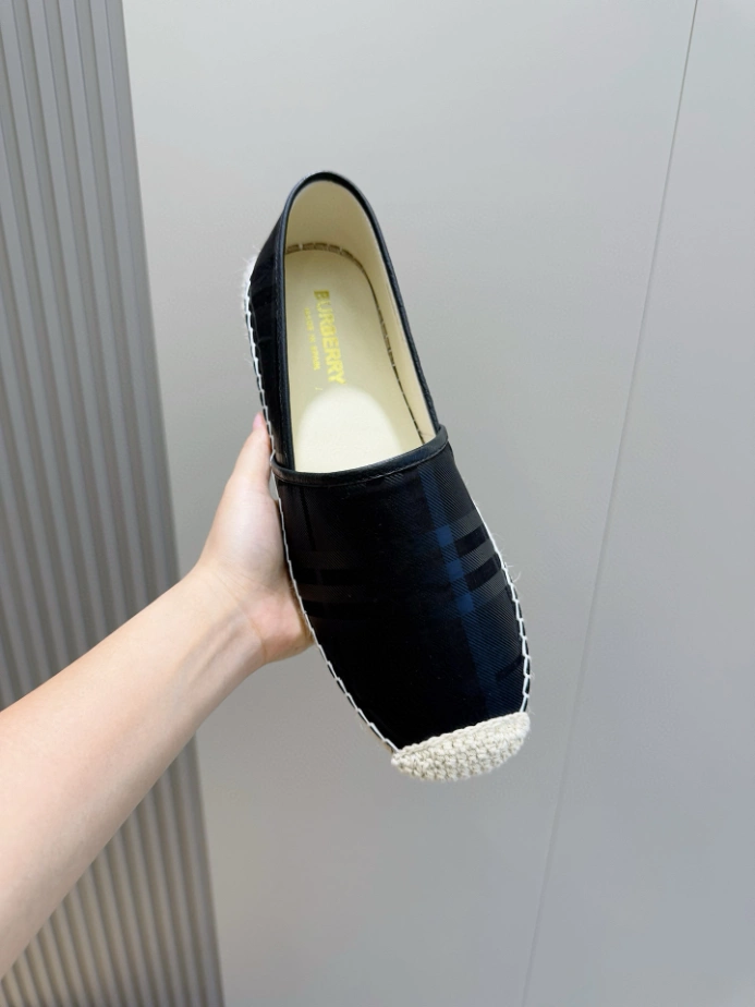 BURBERRY CANVAS STRAW BUCKET - BBR038