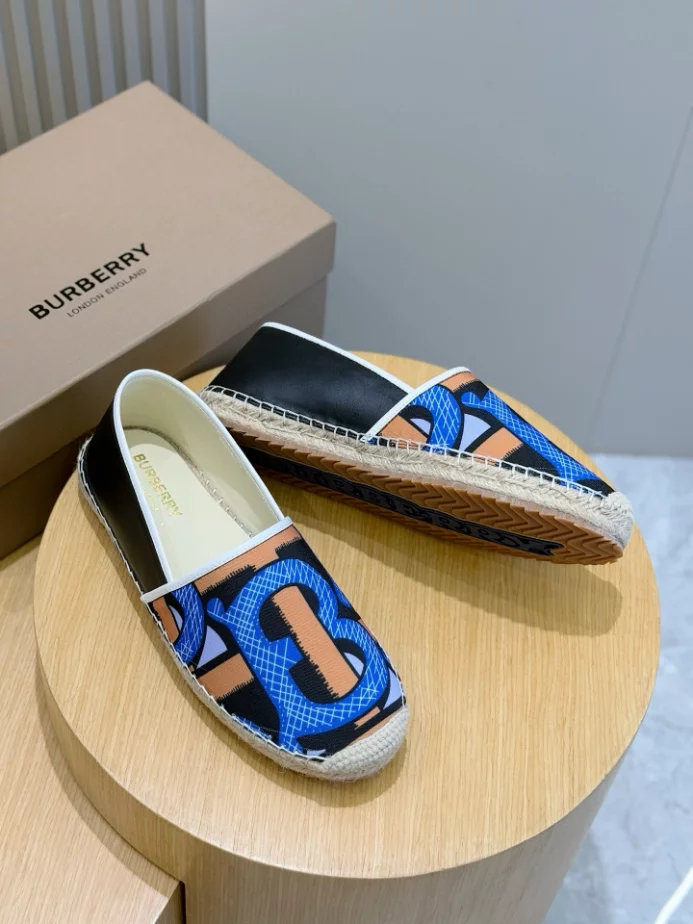 BURBERRY CANVAS STRAW BUCKET - BBR041