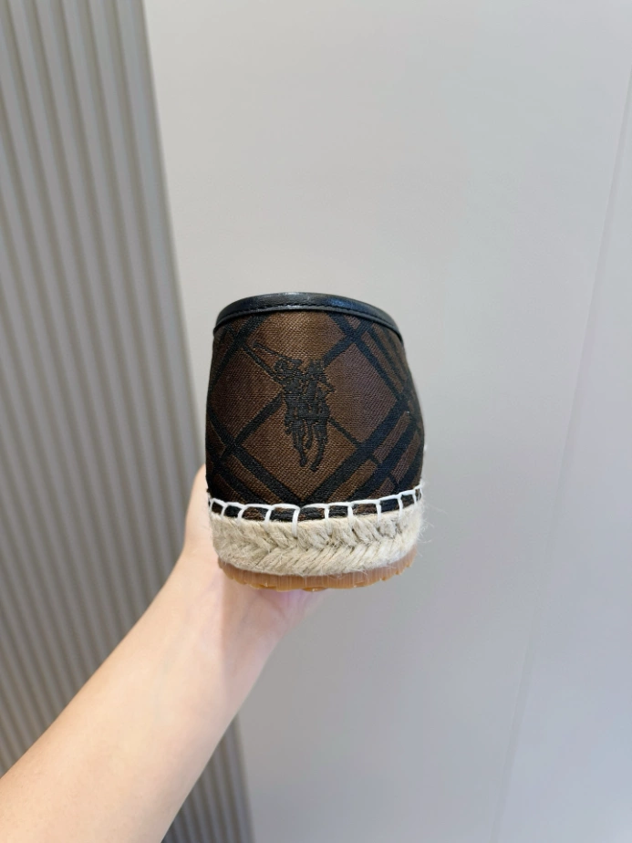 BURBERRY CANVAS STRAW BUCKET - BBR046