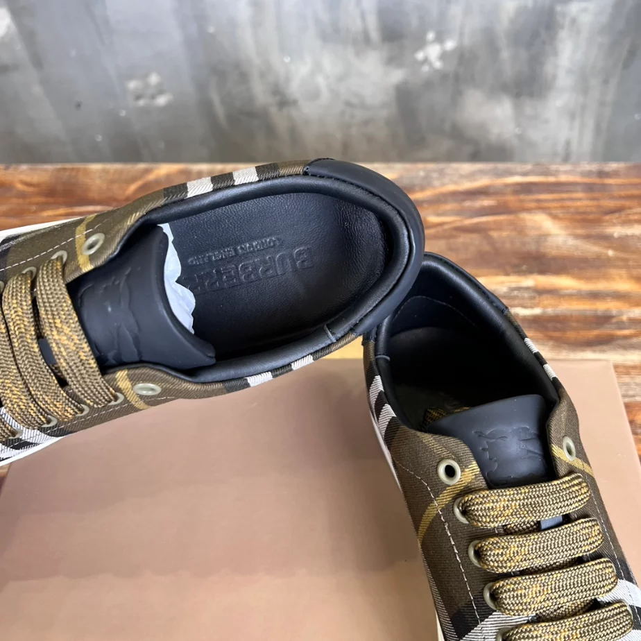 BURBERRY CHECK AND LEATHER SNEAKERS - BBR071
