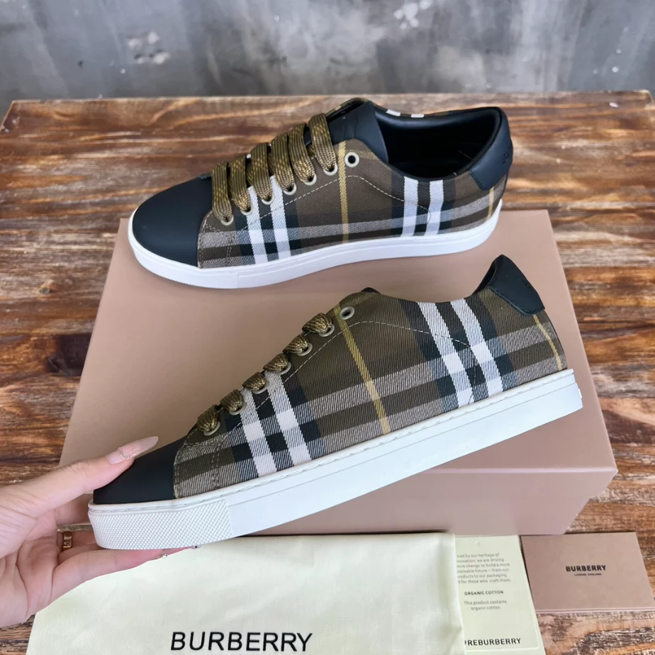 BURBERRY CHECK AND LEATHER SNEAKERS - BBR071