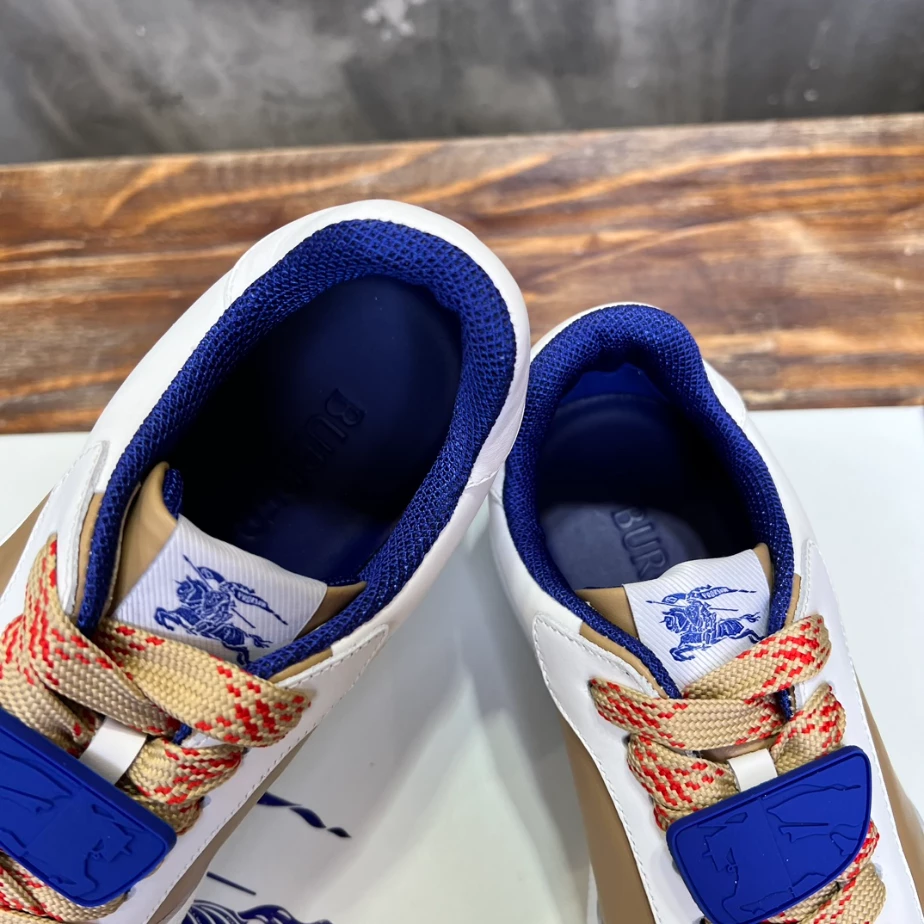 BURBERRY LEATHER SNEAKERS - BBR076